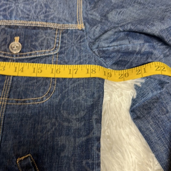 Chico’s Jean Jacket Women’s Size 0 Has Floral Design - Picture 8 of 10